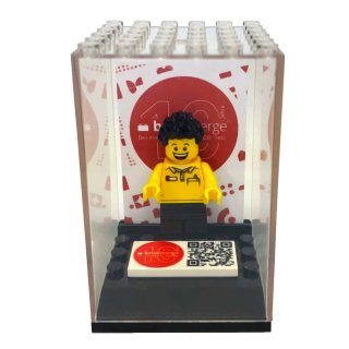 LEGO Store Mitarbeiter mit Brickmerge-Fliese